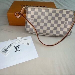 Louis Vuitton Pochette Accessoires Like New!!!!